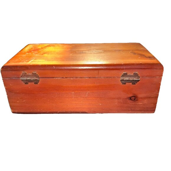 Vintage Lane Cedar Chest Jewelry Box NO KEY Presented by Society Hill Furniture - Picture 8 of 11